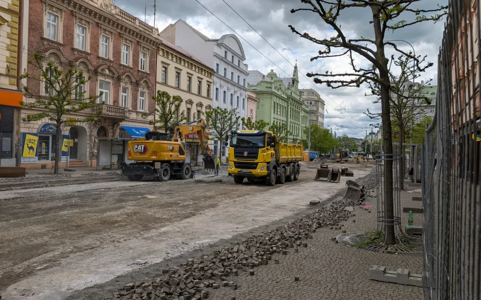Žádná diskuse a zmatky, zastupitelé řešili už probíhající stavbu na Americké třídě