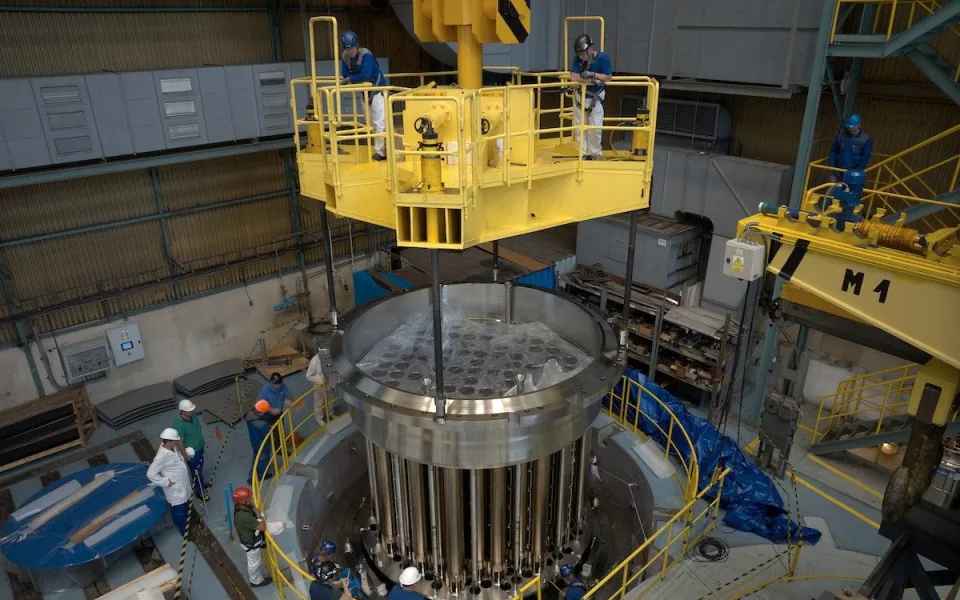 Horní vnitřní části reaktoru EPR pro britskou elektrárnu Hinkley Point C (2023), fotografie zveřejněna se souhlasem společnosti Framatome.