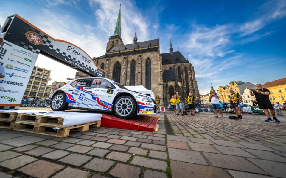 Dvacátý ročník Rallye Plzeň se blíží. Odstartuje netradičně v Univerzitní ulici