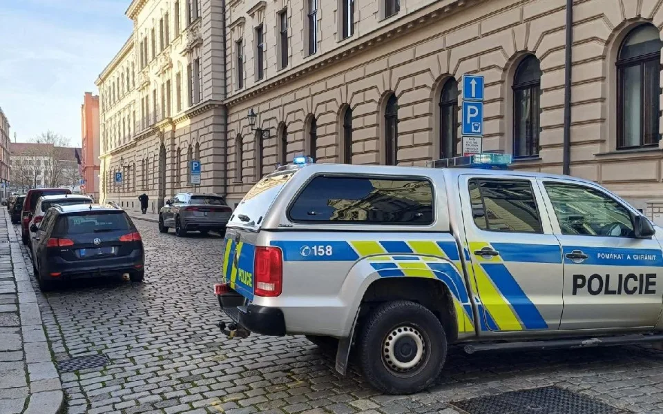 Žena ohlásila bombu v budově soudu, její vysvětlení policisty neobměkčilo