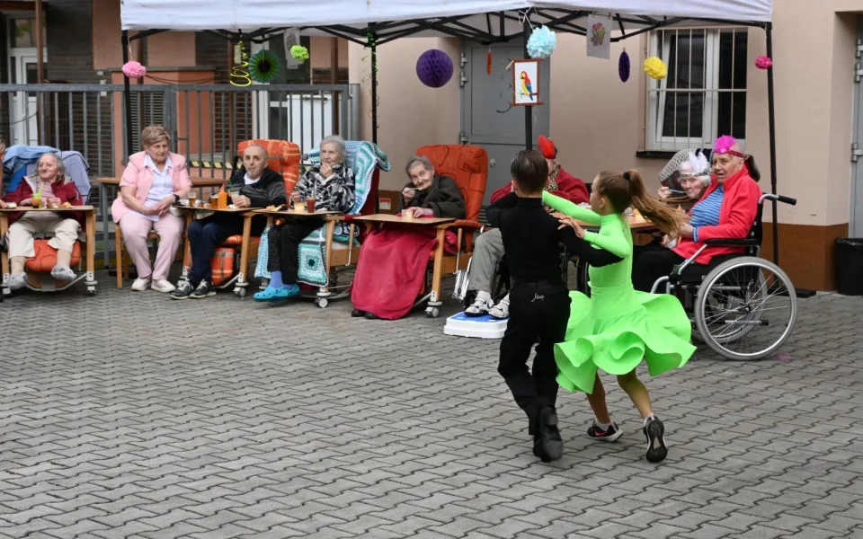 Sněženka se proměnila v centrum hudby a tance, nechyběly ani exotické koktejly