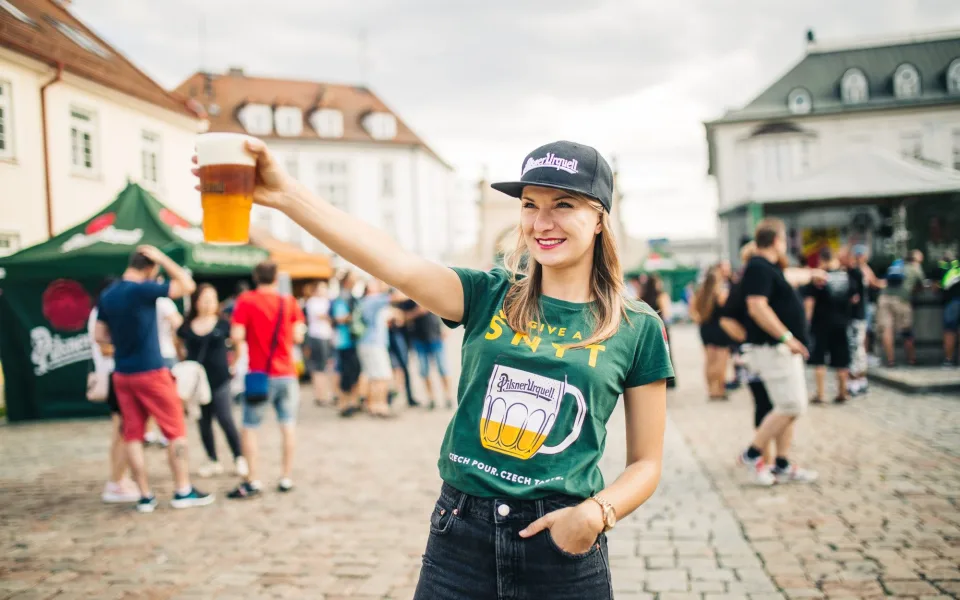 Letošní Léto v Prazdroji nabídne koncerty, filmy a pivo pod širým nebem.