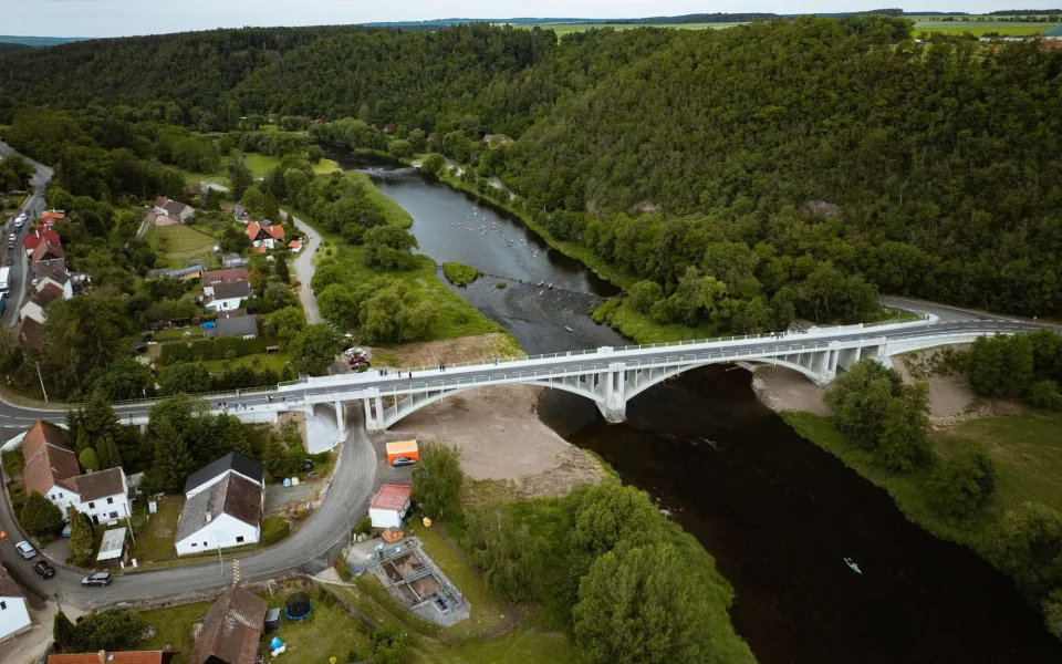 Skončila oprava mostu v Liblíně, dostal věrnou repliku sto let staré konstrukce