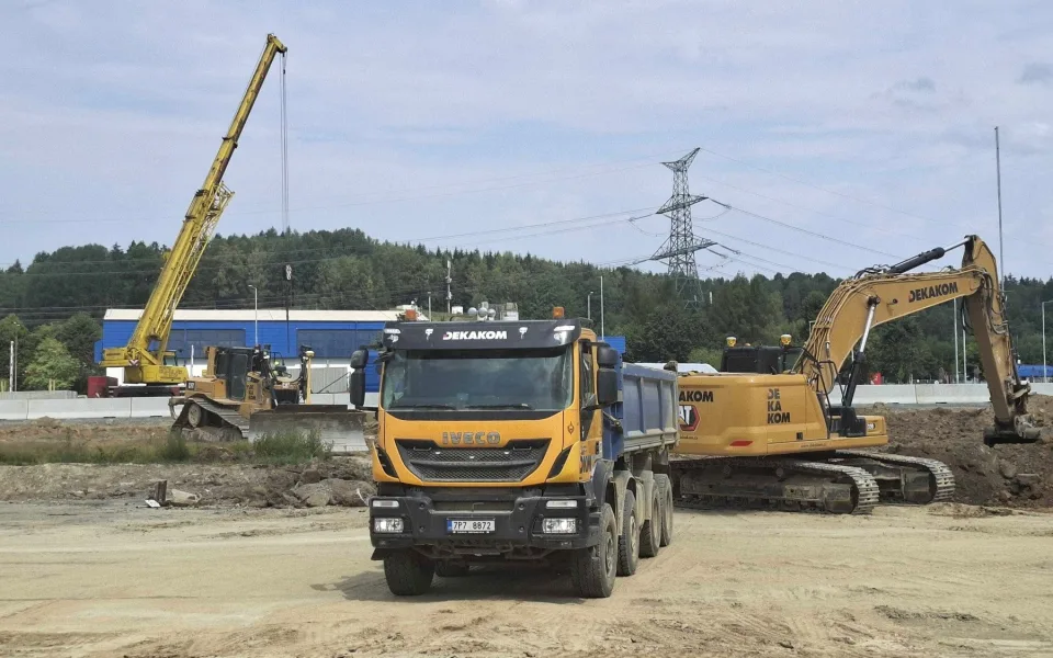 Kvůli probíhající modernizaci rozvadovské odpočívky se na příjezdu do ČR mění podoba dopravních omezení