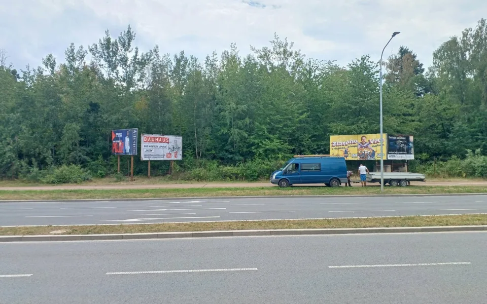 Dříve odstraněné billboardy se opět vrací na městské výpadovky