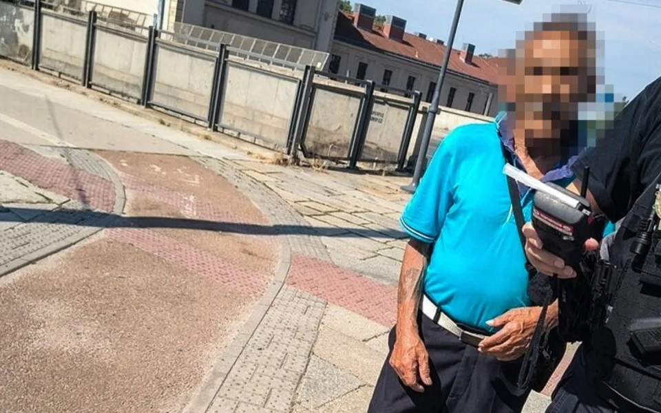 Je mu 68 let ale řidičák nikdy neřešil, seniora prozradila drobnost