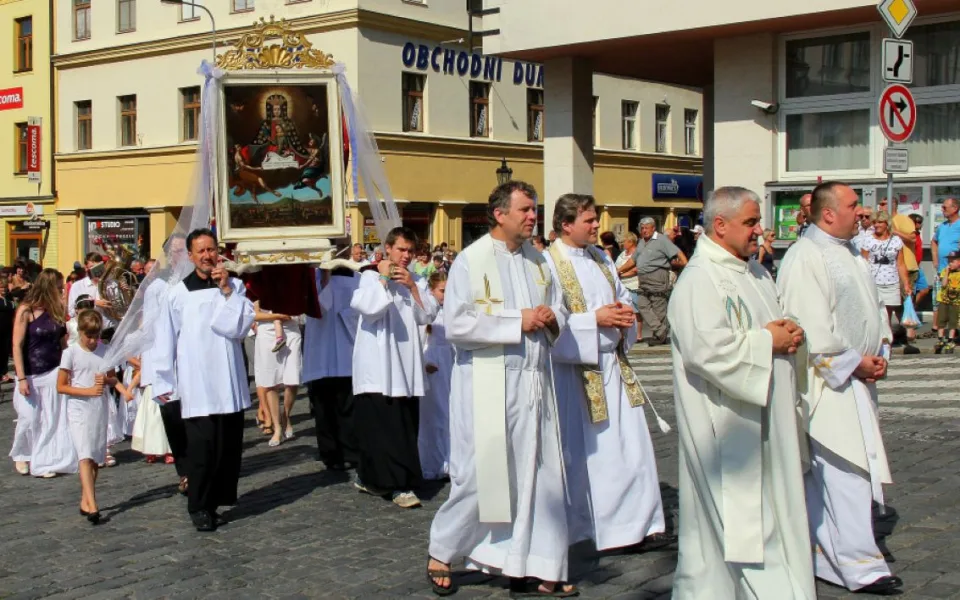 Procesí se zázračným obrazem každoročně sleduje obrovské množství diváků