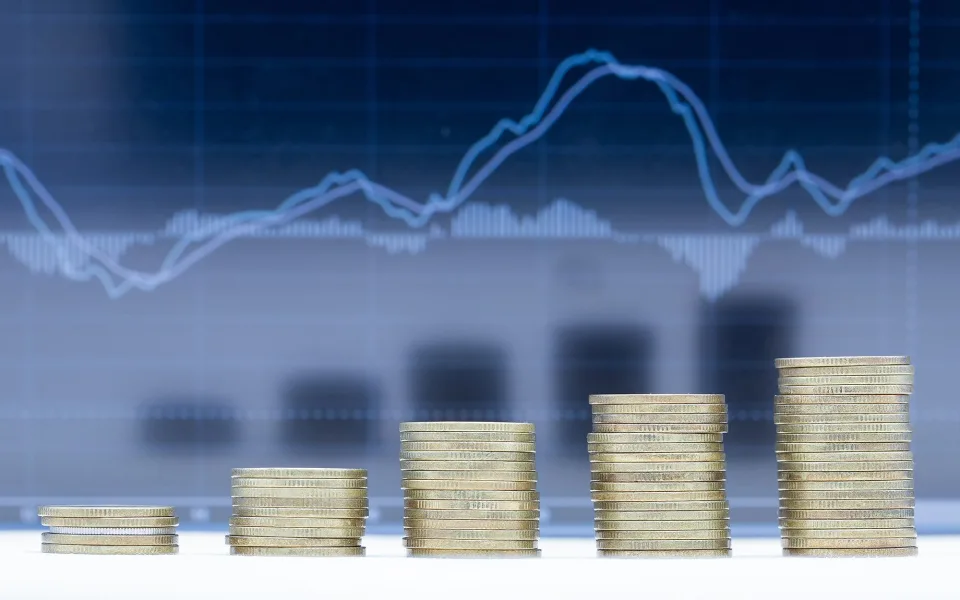 Jak funguje časový test a limit 100 tisíc korun při zdanění investic