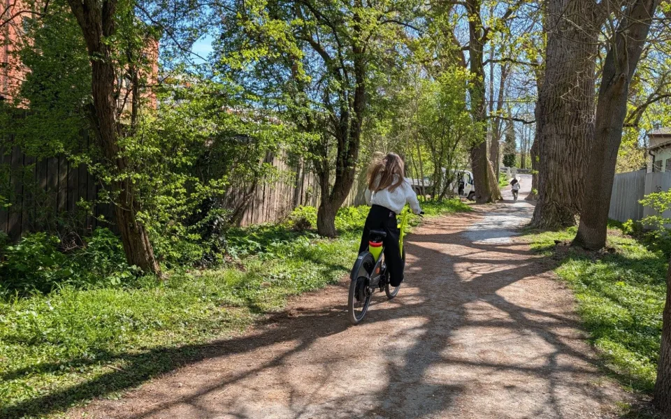 Denně až 3000 výpůjček. O sdílená elektrokola je obrovský zájem a přibývají další
