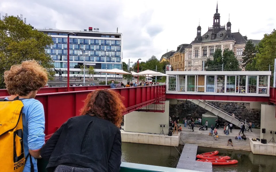 Náplavka bojuje o cenu za architekturu, mezinárodní porota ji poslala do užšího výběru