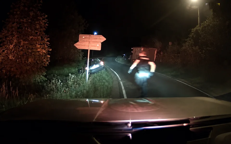 Část divoké honičky zachytilo policejní video
