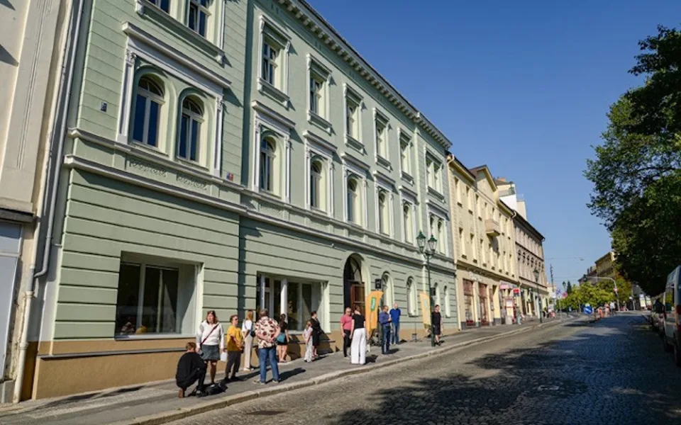 Rekonstrukce domu ve Smetanových sadech za 40 milionů skončila. Nabídne osm bytů
