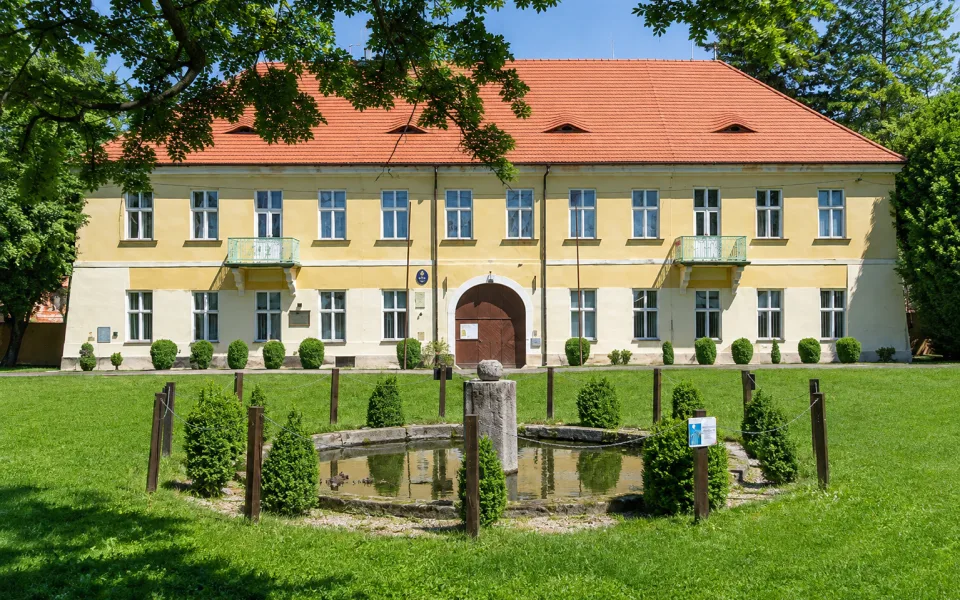 Merklín opravuje rozsáhlý zámek. Do rekonstrukce už obec investovala 25 milionů