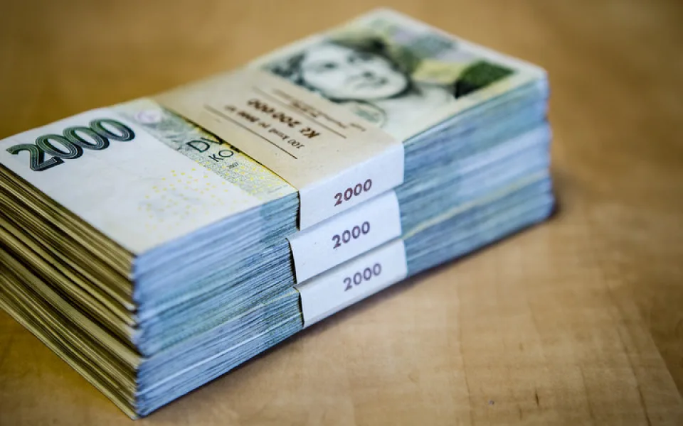 Muž uvěřil falešnému policistovi. Podvodníkům osobně předal 600 tisíc korun