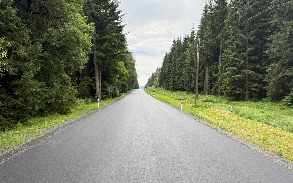 Konec uzavírek, kraj opravil v létě na Klatovsku přes šest kilometrů silnic