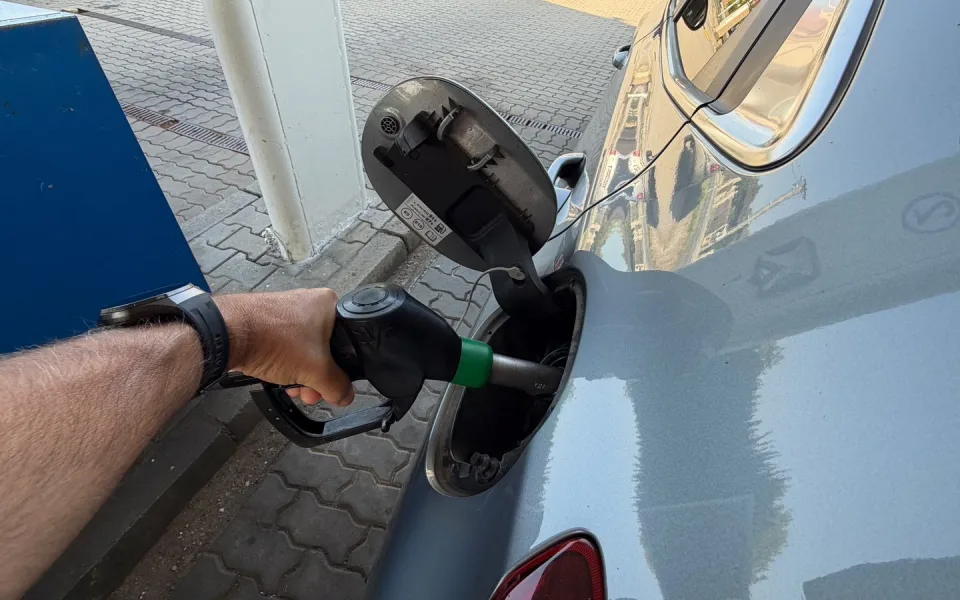 V kraji zlevnily benzin i nafta, nejlevněji natankují řidiči na severním Plzeňsku
