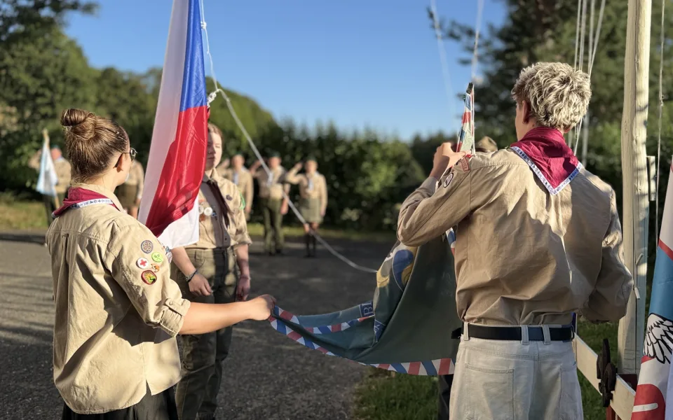 Praktické dovednosti i dobrá fyzička. Na Šumavě trénují budoucí skautské vedoucí
