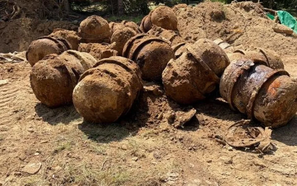 Je tam 200 sudů s nebezpečnými chemikáliemi, uvedl ministr k situaci v NP Šumava