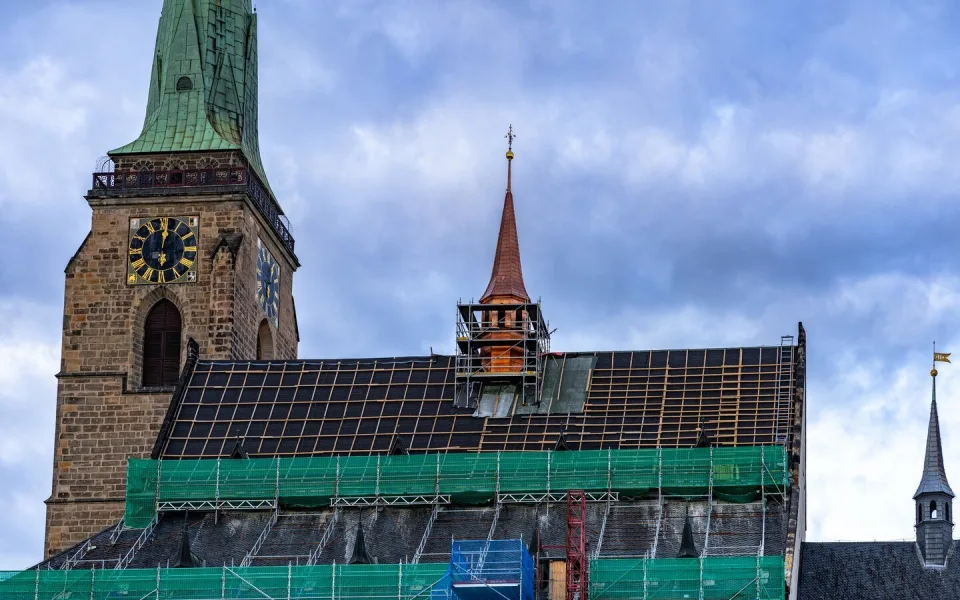 Sanktusová věžička na katedrále září novotou, ukrývá vzkaz budoucím generacím