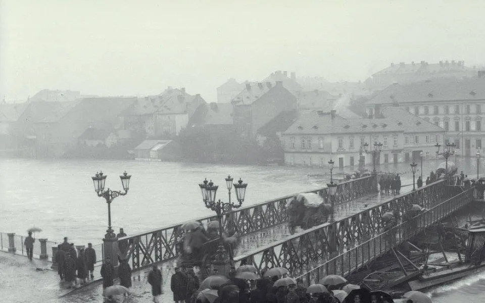 Hrozivá povodeň roku 1890 zaplavila stovky domů a nahrnula do města metr písku