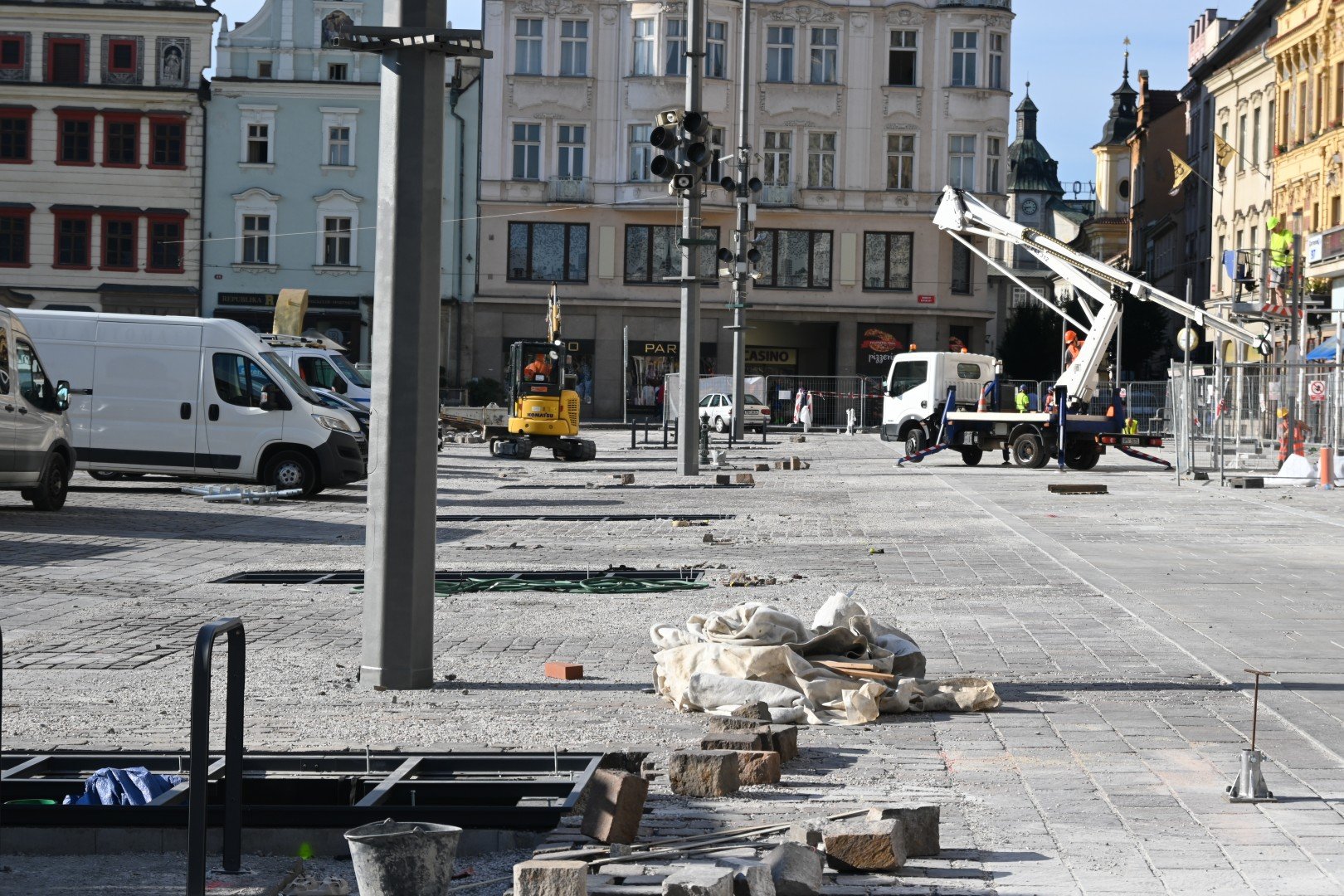Výsadba stromů na náměstí Republiky v Plzni