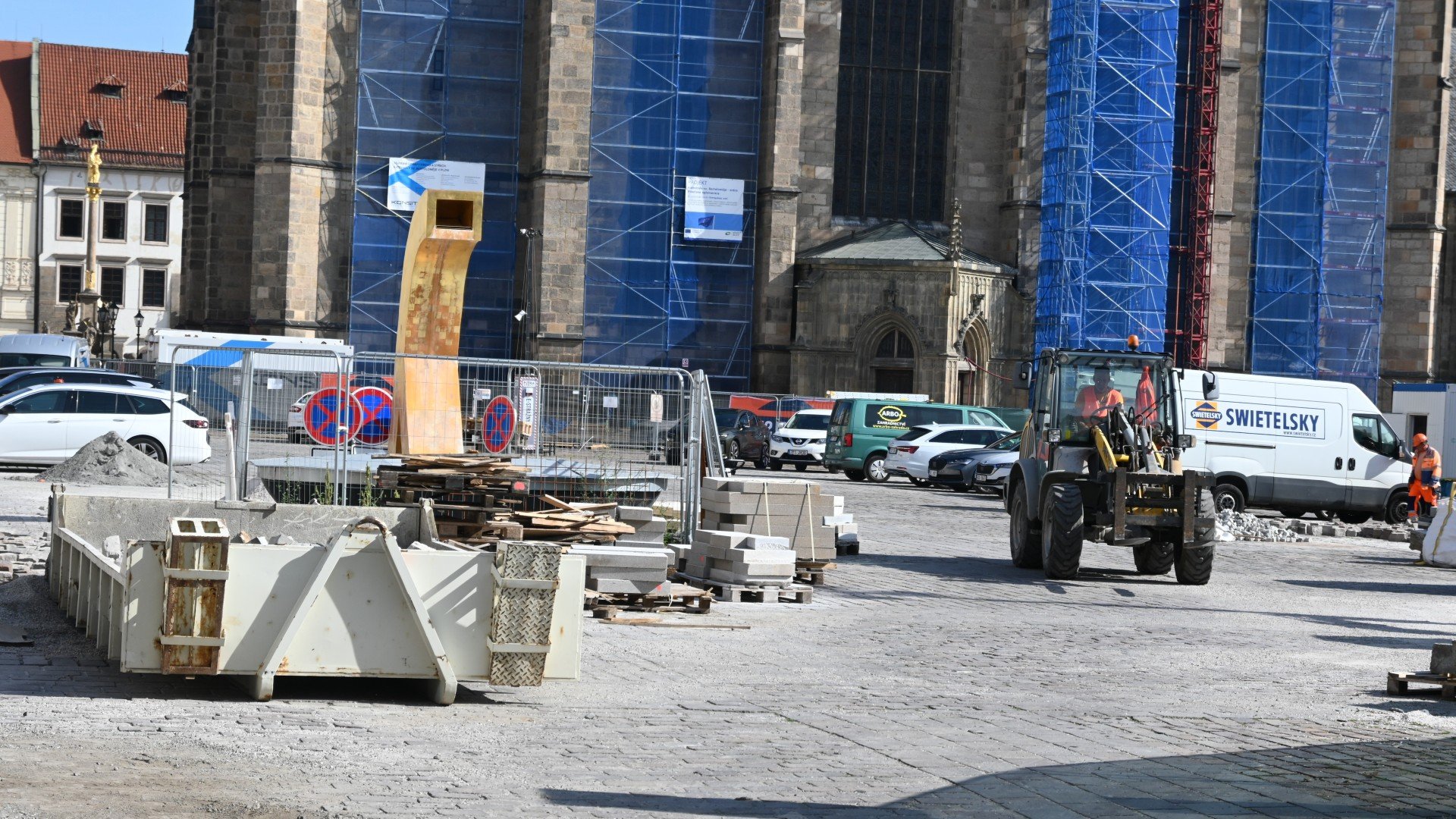 Výsadba stromů na náměstí Republiky v Plzni